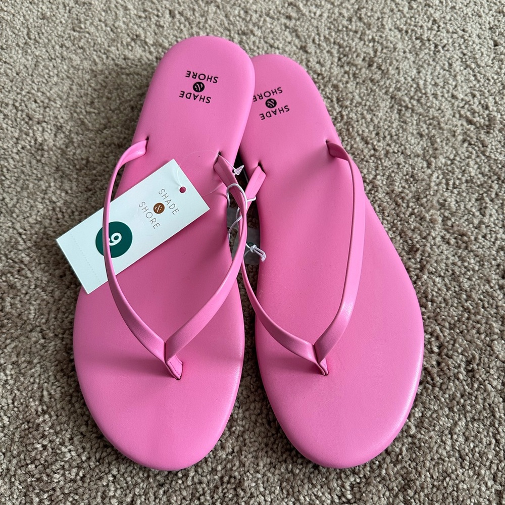Shade & Shore Women's Pink Flip Flops - Picture 3 of 3